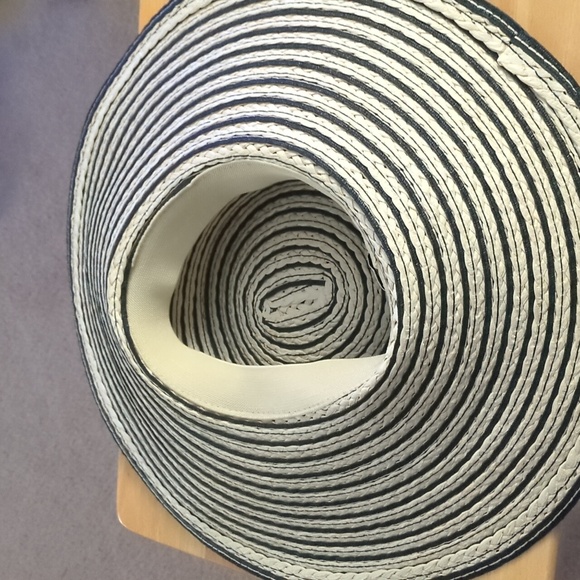 Tan and Black striped straw sunhat - Picture 3 of 6